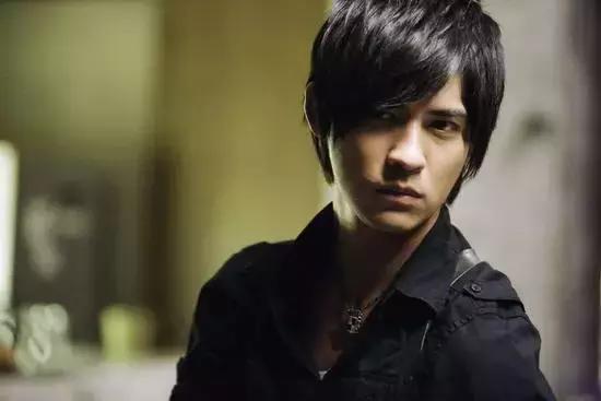 周渝民很感谢妻子对他的理解,周渝民一个美得无法直视的美男子