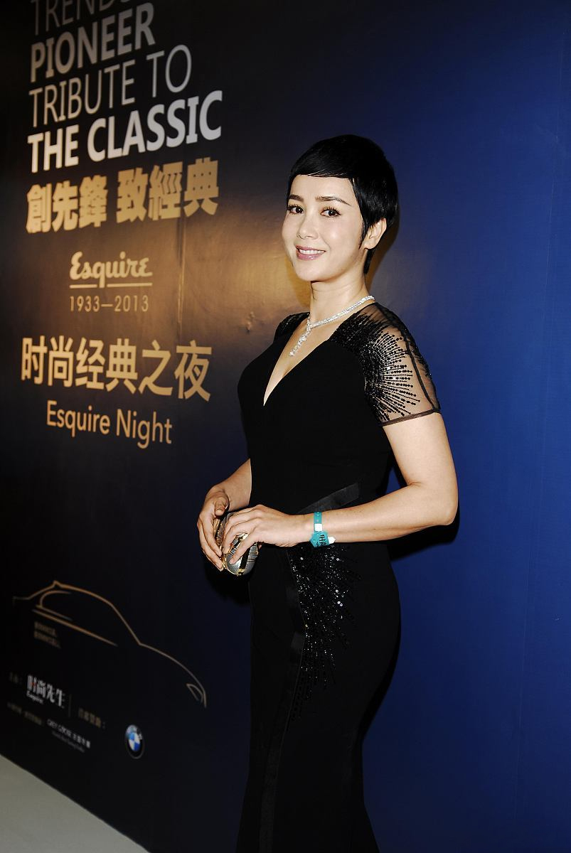 蒋雯丽短发西装图片,蒋雯丽黑色西装搭配