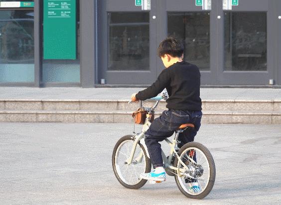 什么礼物让孩子一直挂念你?Babyrun萌骑奇儿童自行车测评