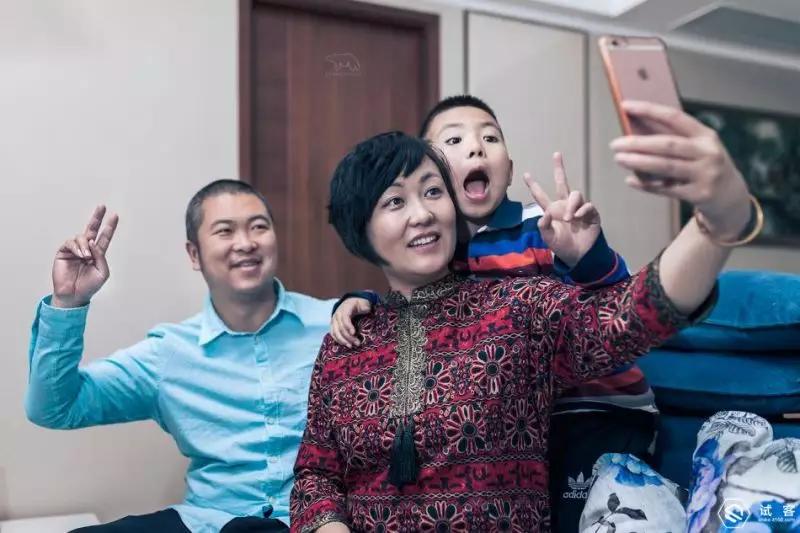 横向新春全家福照片模板直接套用,2022年新春全家福拍摄方案