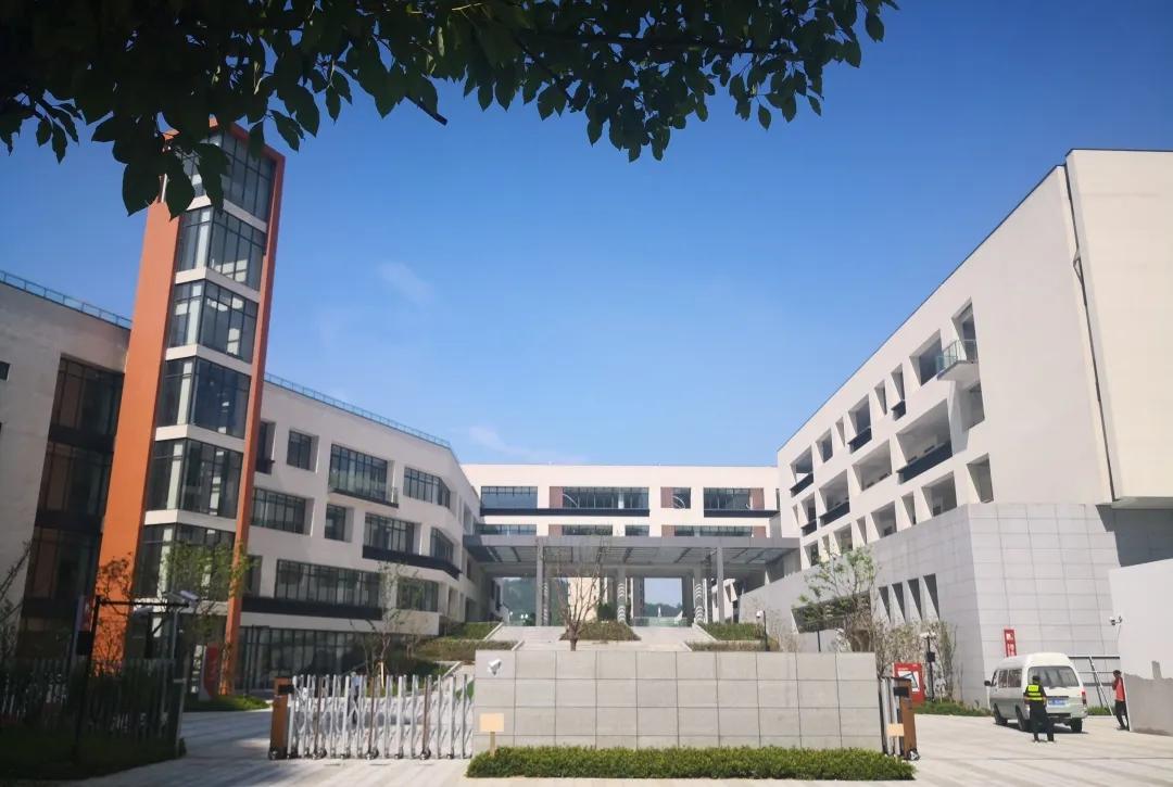 新区一中预计初一28个班就读于滨河路校区!师资是这样的
