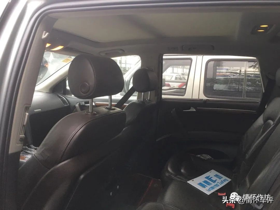 小伙买了一辆奥迪回村,小伙买了台7w的奥迪a7