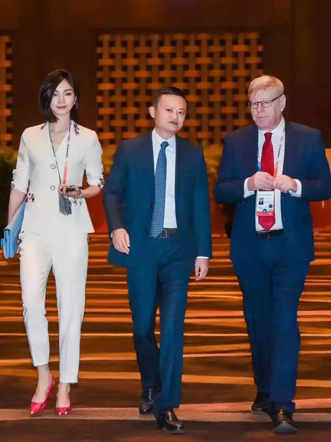 离职美女撕逼阿里高管，微商爱面膜的三个秘密