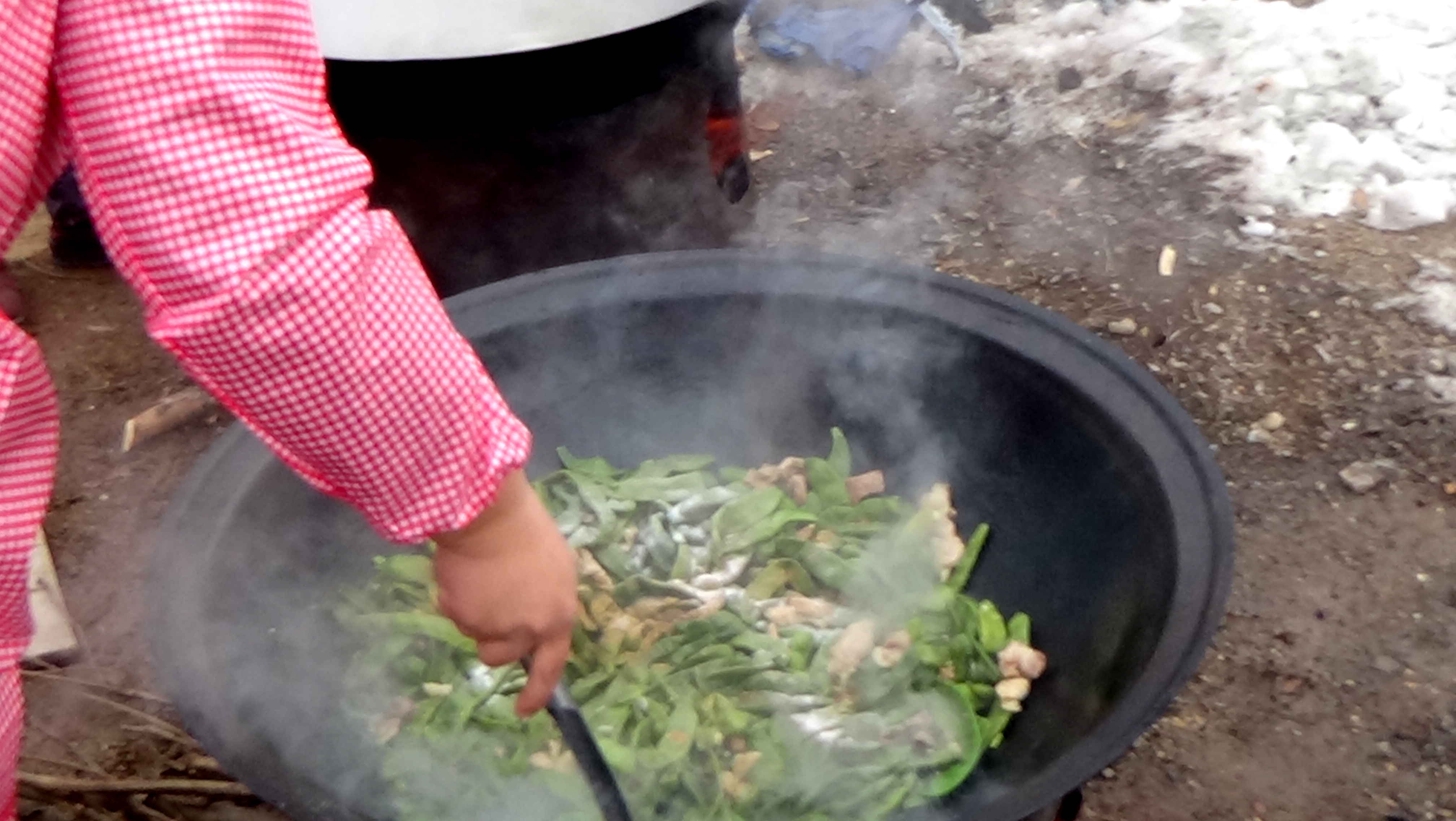 东北杀年猪来吃猪肉,老东北杀年猪