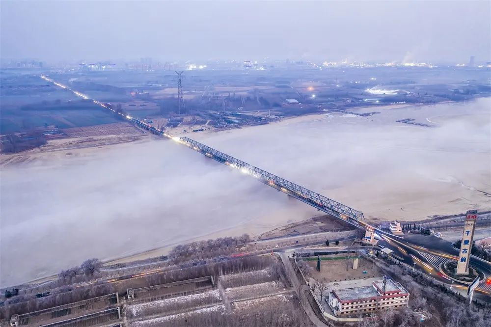 航拍夕阳下最美河流,航拍长江入海口