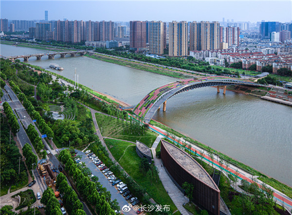 湘江评论|“长沙蓝”刷屏成网红,这波城市形象宣传实力圈粉无数