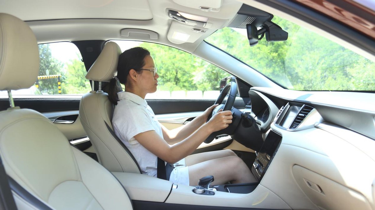 细节全面解析汽车,英菲尼迪qx50悦享版自驾