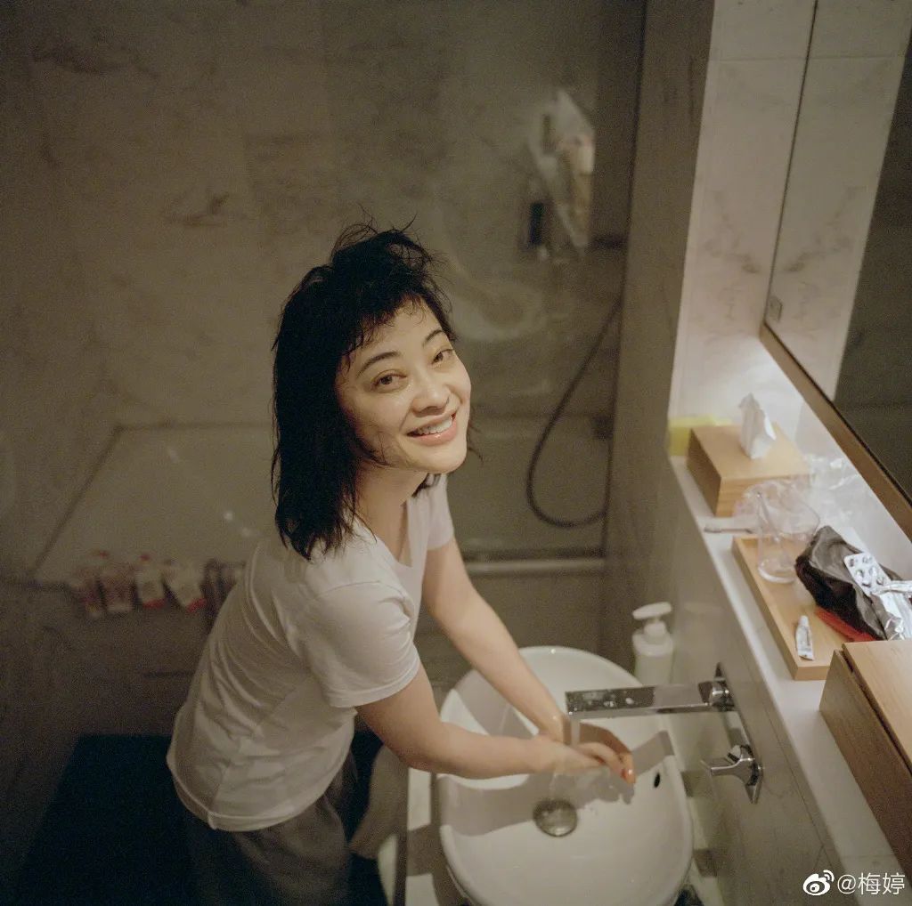 42岁梅婷瘦30斤重回美貌巅峰,梅婷推拿图片剧照