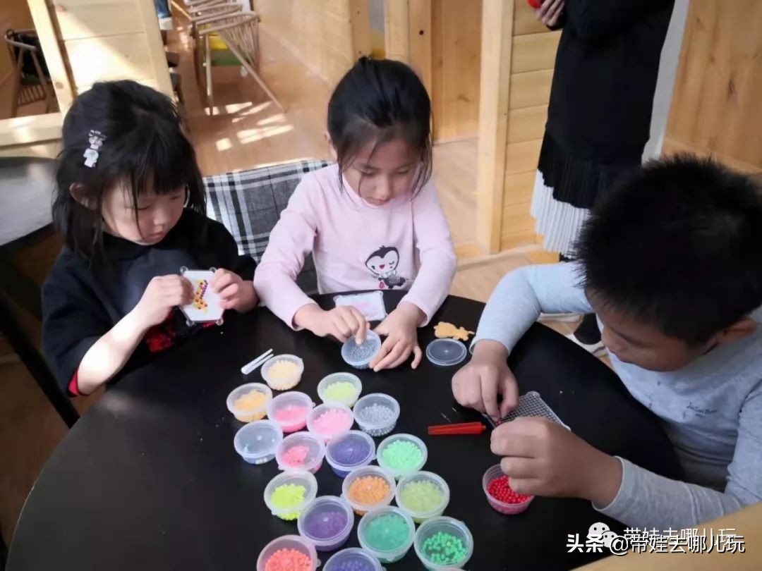 住别墅、滚草坪、躺在床上看电影，密云轻奢营地的花样玩法