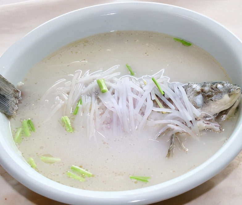 家常鱼炖法和什么炖最好吃,炖鱼怎么炖才好吃里面需要放什么