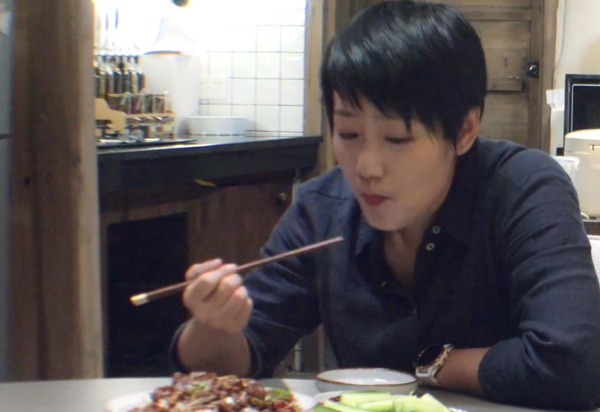 20岁嫁给于谦，做了20年的全职太太，大哥背后的女人真苦