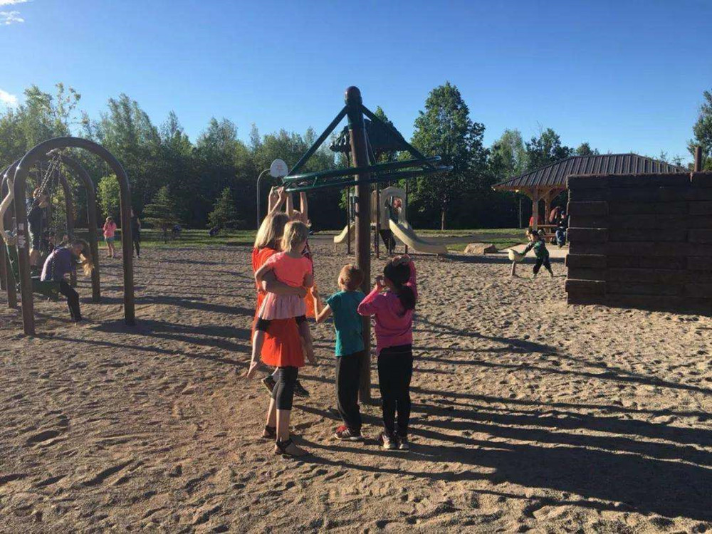 宝宝怕生是大人的问题吗,六个月孩子怕生胆小解决办法