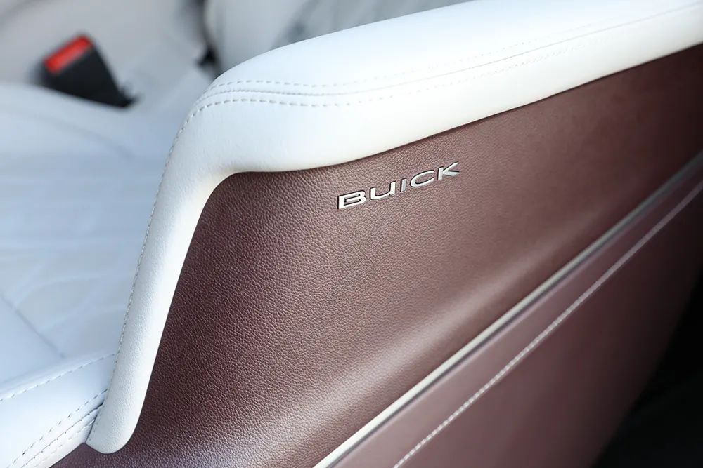 2022款别克gl8艾维亚礼贤版,别克2022款gl8艾维亚四座试驾