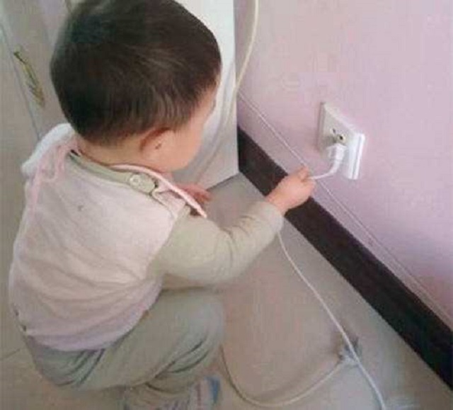 小孩耳机吞进肚子里有事吗,男孩吞下耳机自行排出