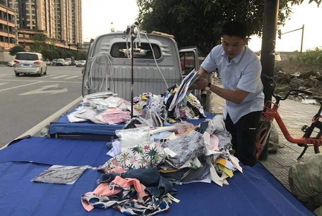 适合新手摆地摊做的小本生意,地摊干什么生意好做