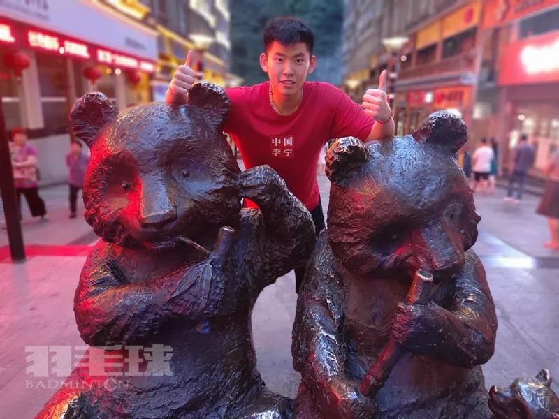 刘雨辰打羽毛球视频,羽毛球男双刘雨辰决赛视频