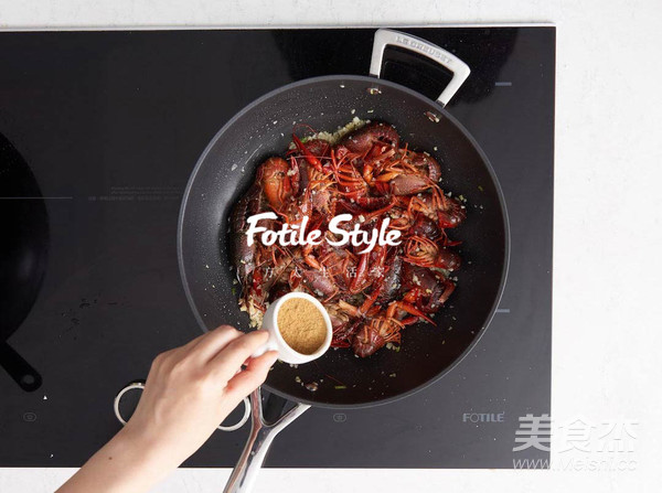 油焖蒜蓉小龙虾美味就是这么简单,夏天自己动手做美味蒜蓉小龙虾