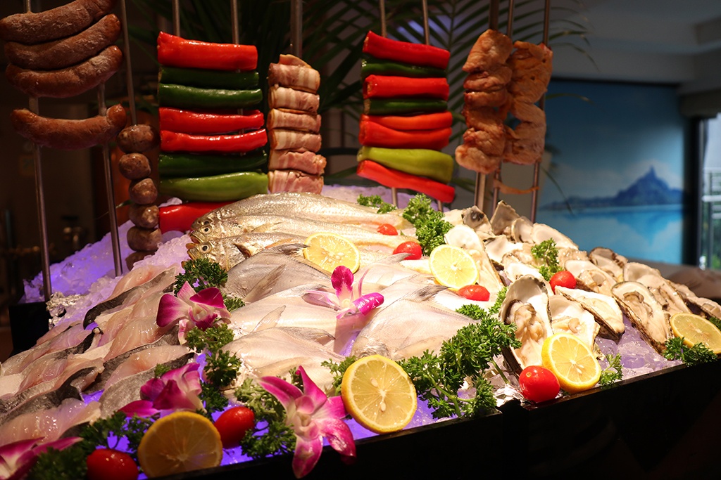 ¥118起/位--罗湖富苑出品!5米海鲜巨轮+豪气进口铁板烧不限量