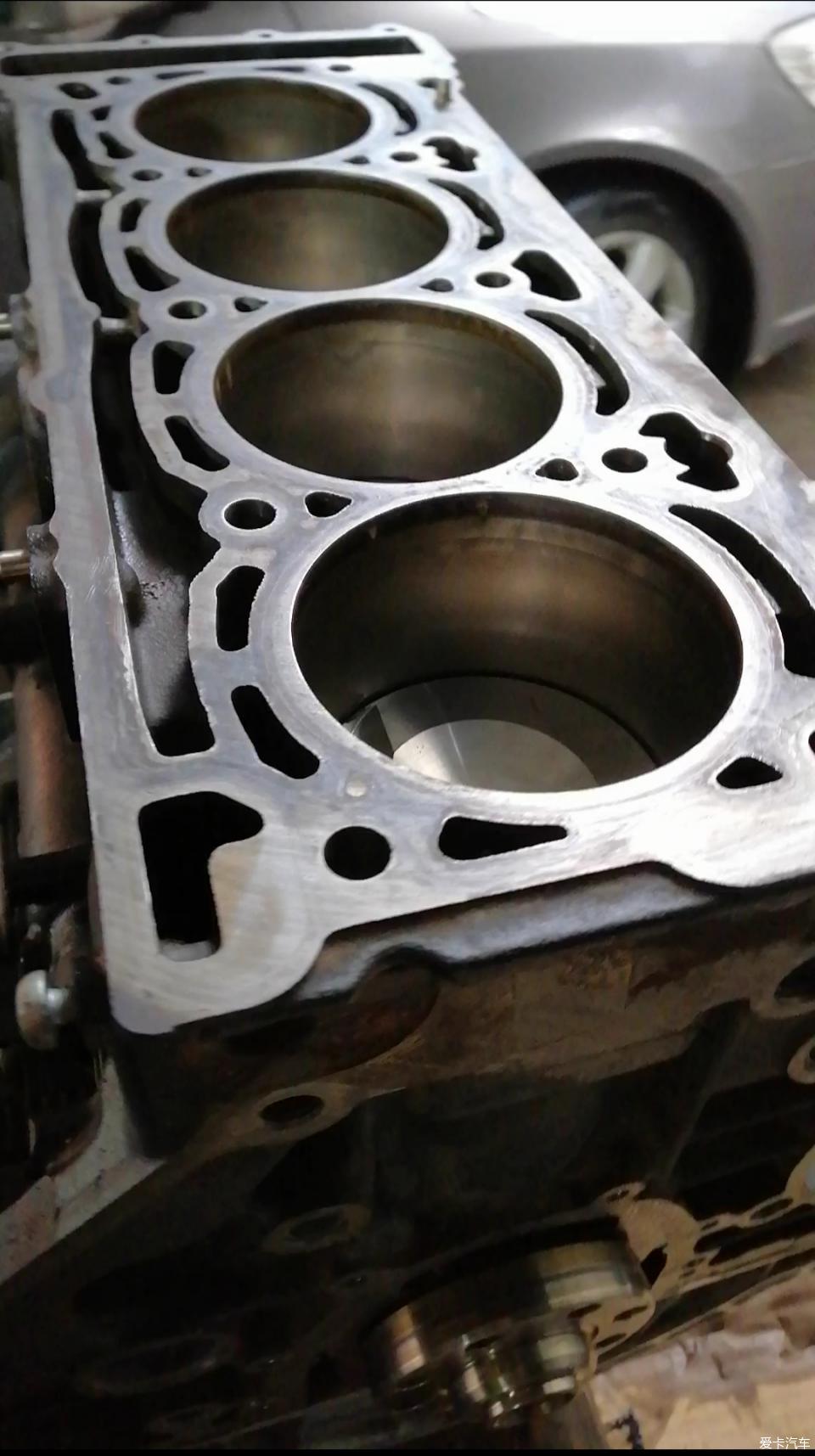 奥迪q32.0t烧机油解决办法,奥迪q31.4发动机烧机油