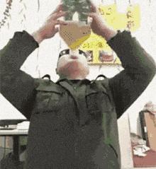 成精了，这家伙居然学会练瑜伽了