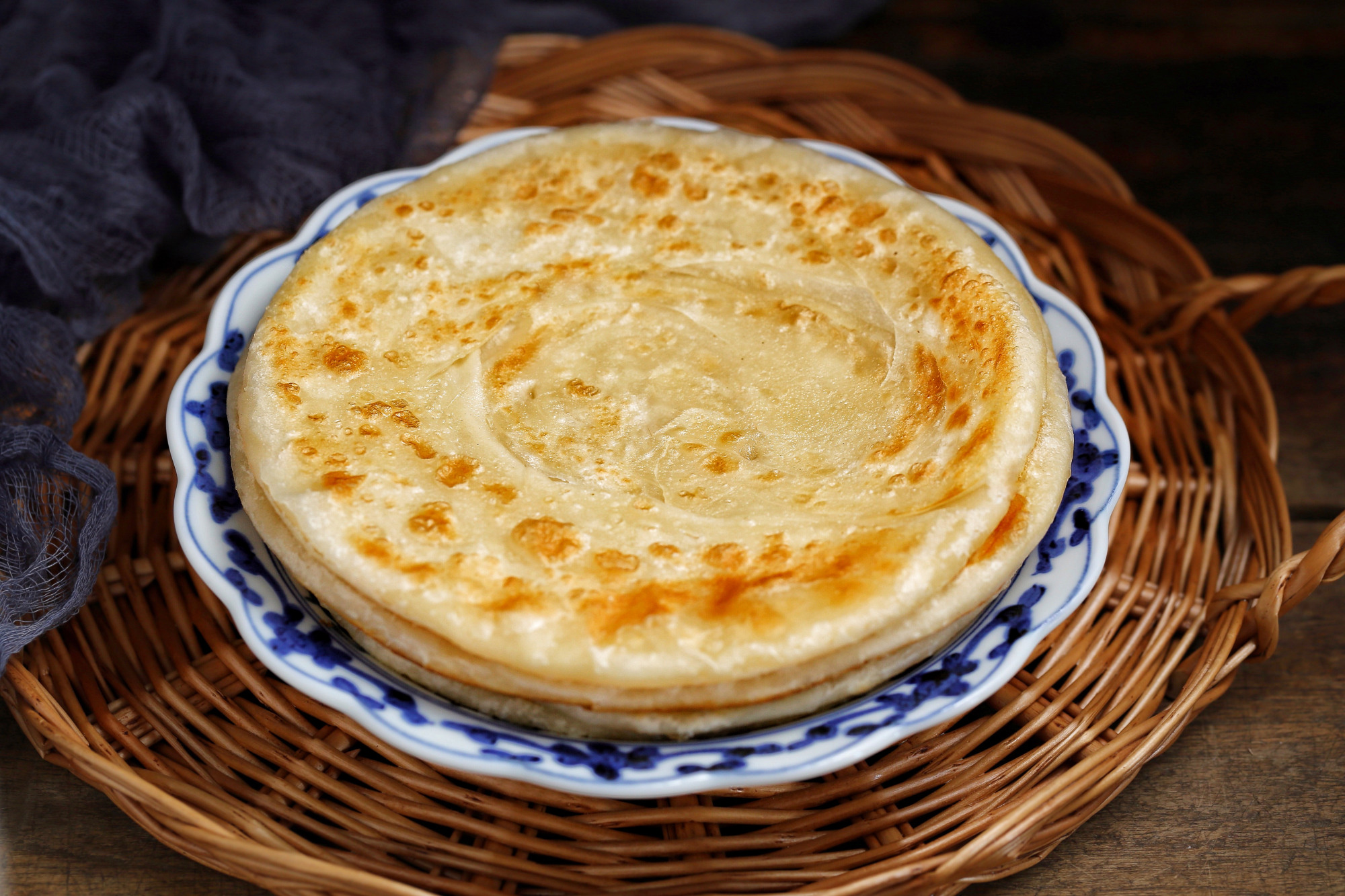 油饼怎么烙才能不糊又脆,烙油饼怎么做不硬又酥脆