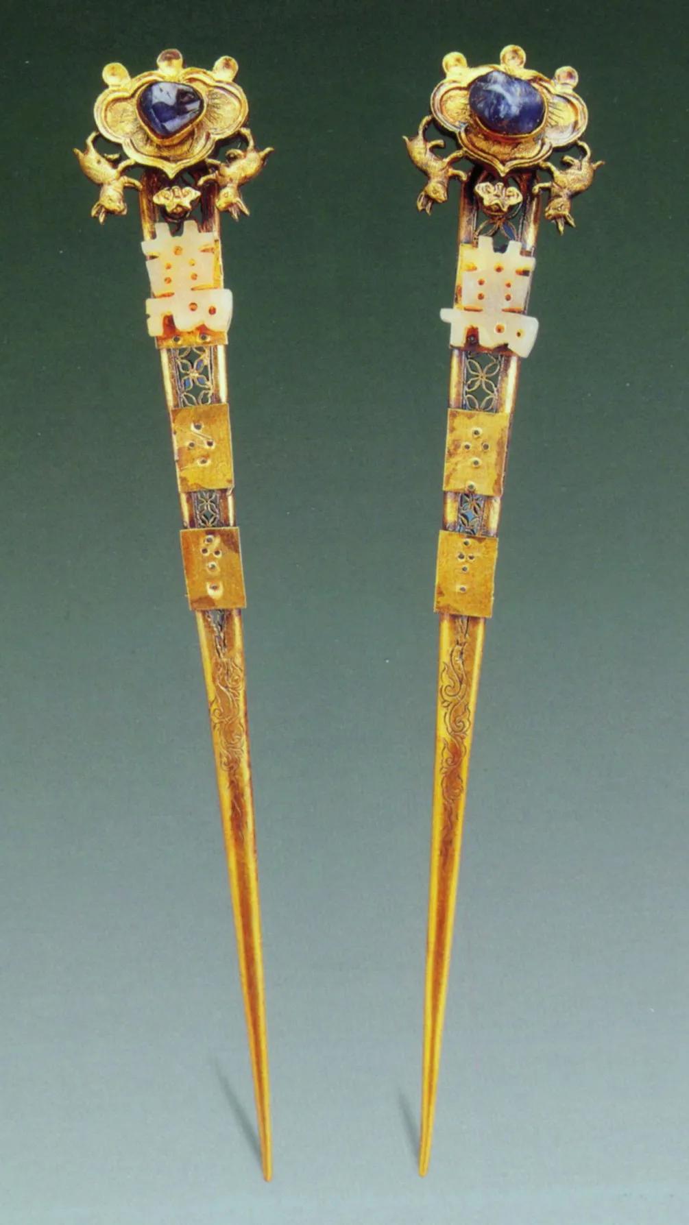 她是真有钱,也是真寂寞