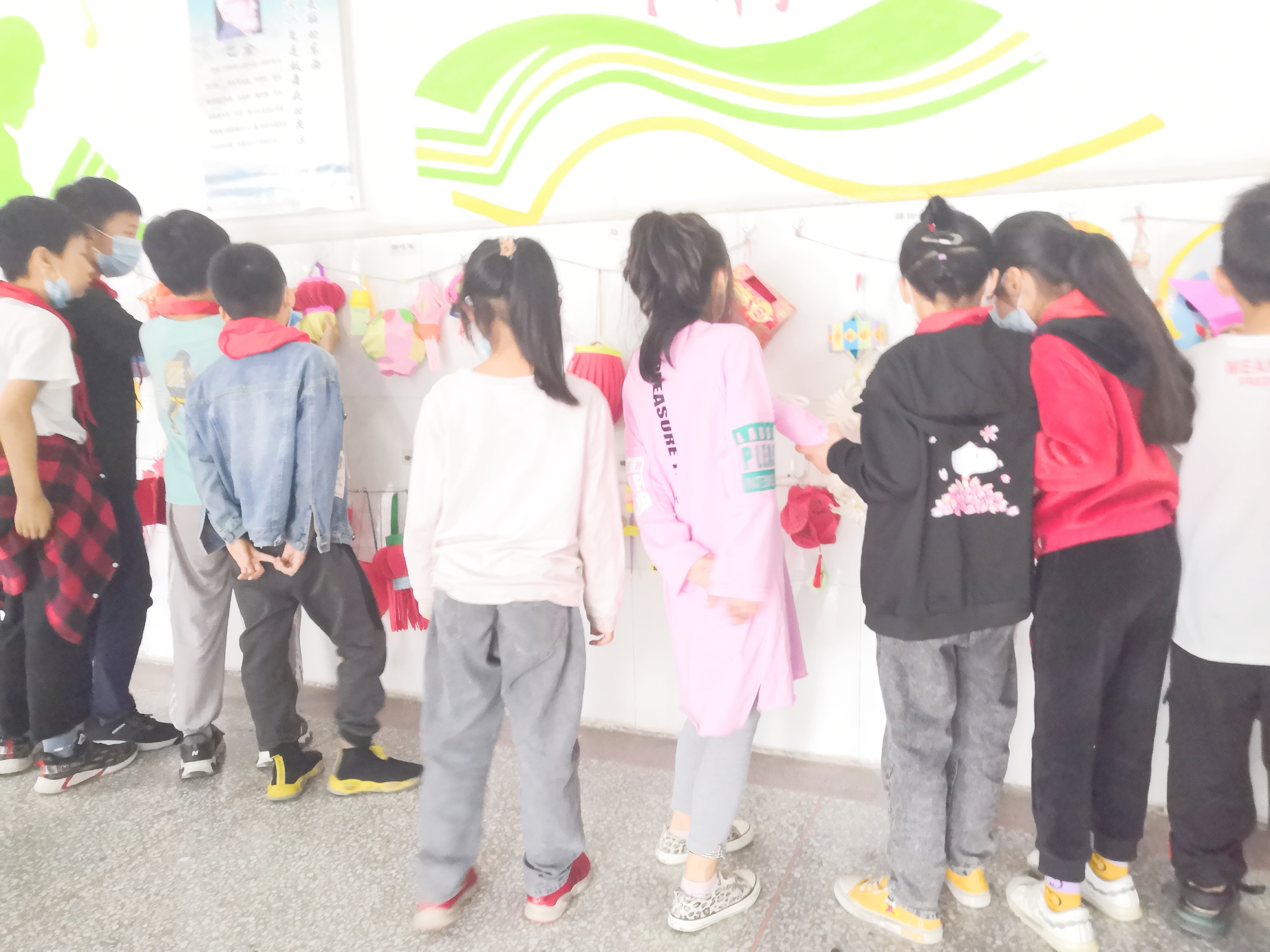 元宵花灯扮靓校园图,学校中秋花灯秀