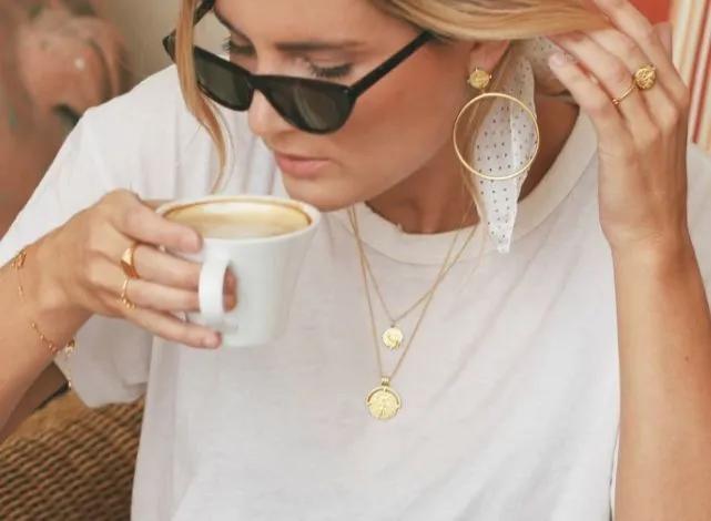 看一下明星的穿衣搭配,一起来看看明星的时尚搭配