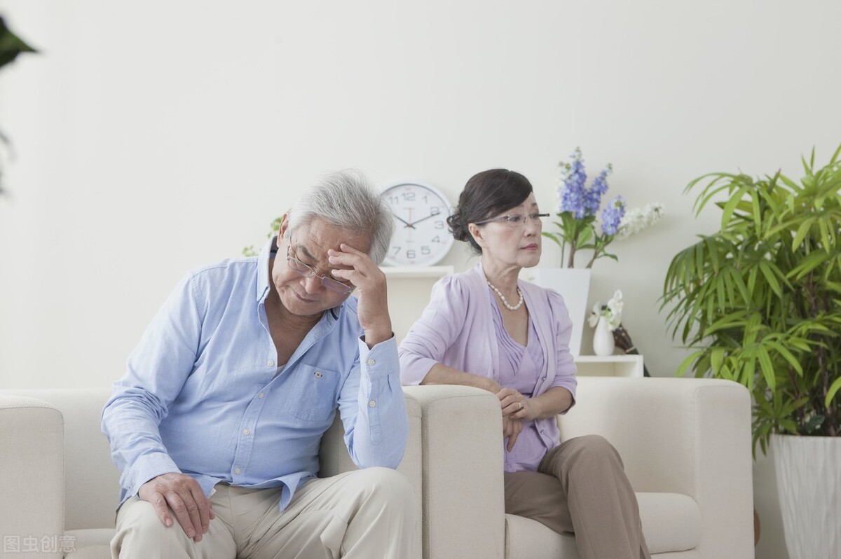 六旬老人恋上45岁年轻舞伴,六旬老人迷恋上靳东完整版