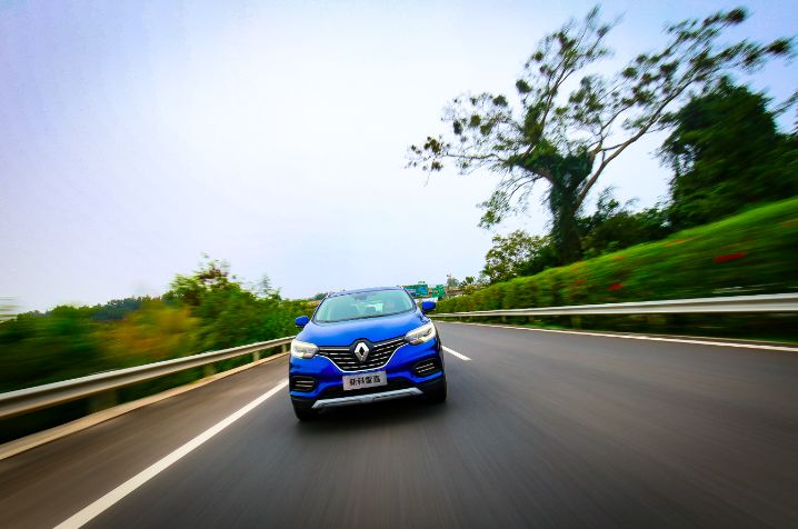 试驾全新雷诺科雷嘉四驱视频,科雷嘉年轻时的盛世容颜