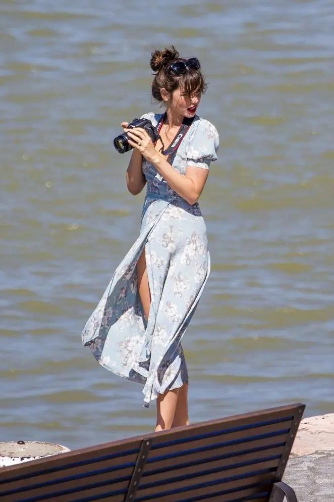 没1米7也能穿出大长腿,与大本甜蜜街拍不断,安娜心机造型学起来