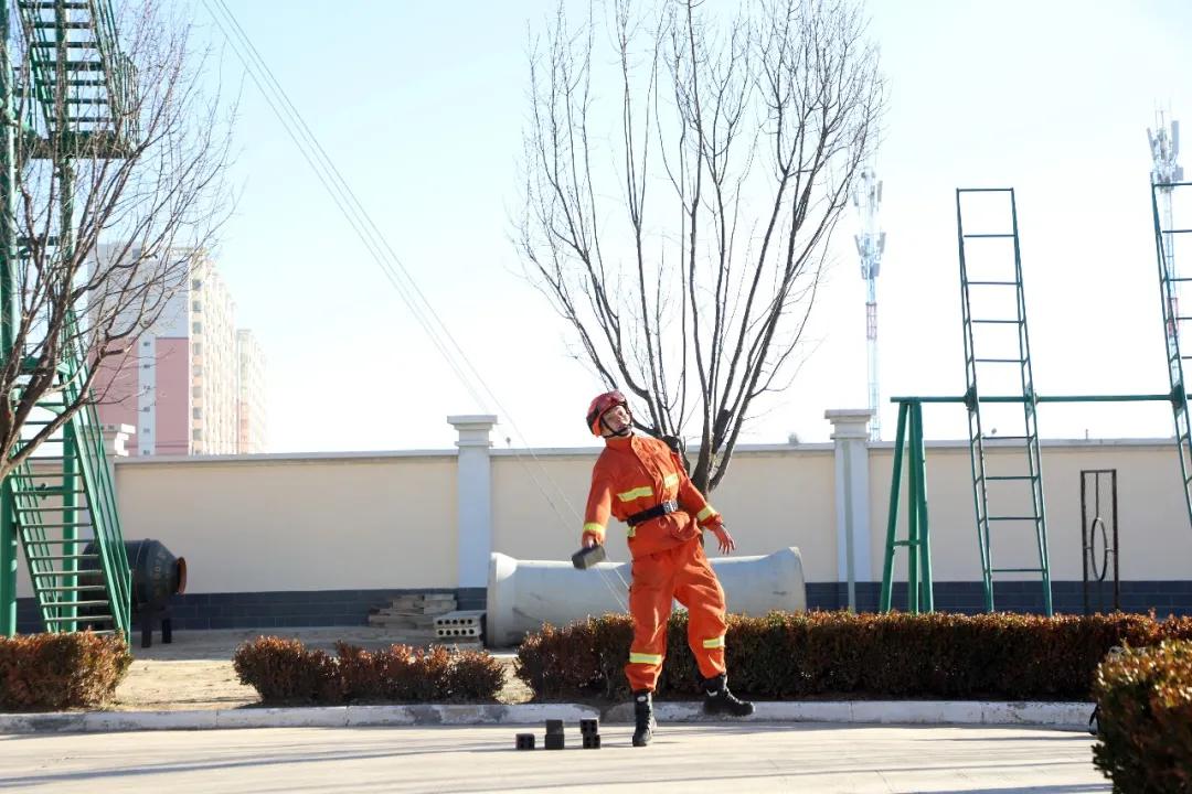 以练为战锤炼过硬本领以考促训,政治轮训结训