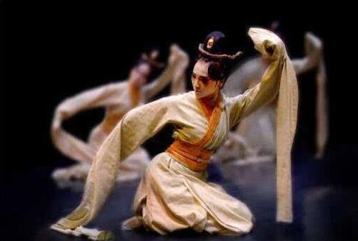 《霓裳羽衣曲》中国舞蹈的巅峰之作的背后，盛世歌舞，乱世兵戈！