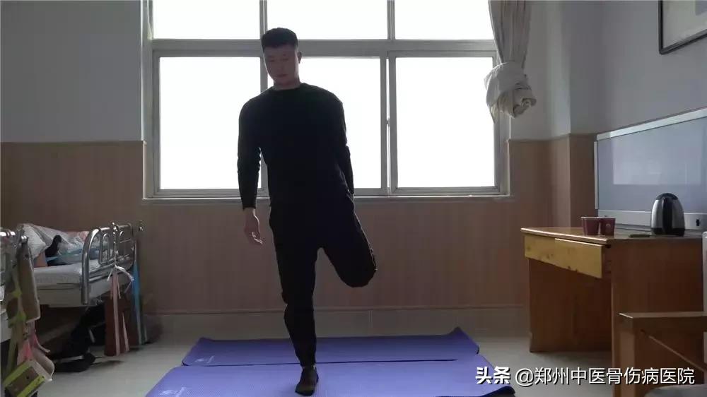 长短腿步态和跳跃性步态,大腿往内旋转纠正步态