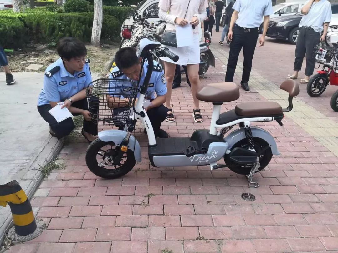 刚刚！皖KH0001！被这位美女拿到了