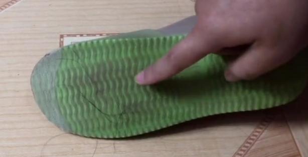 碎发比较多还毛躁怎么弄,小碎发怎么办教你一招