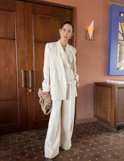 香港艺人萱萱普通话,香港明星宣萱有多大年纪了