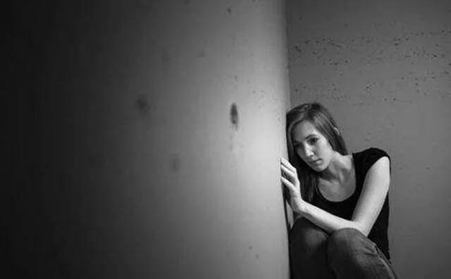 哺乳期为什么严重失眠,哺乳期为什么情绪易波动