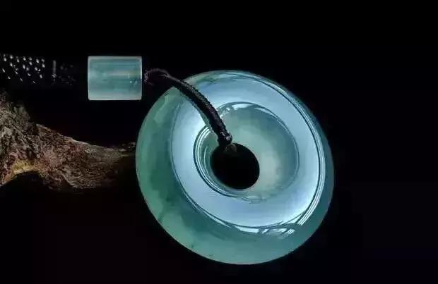 6类人群、30种翡翠。翡翠可不能随便送人，现在看还不晚！