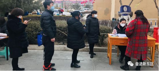 东区街道严格落实网格化管理筑牢织密疫情防控网【战“疫”进行时】（52）