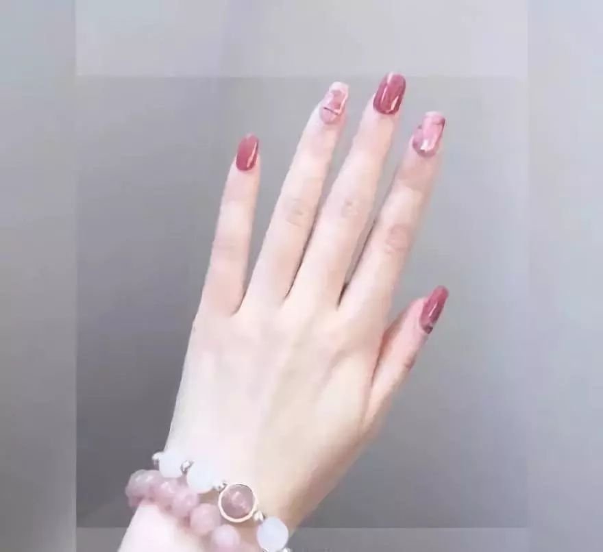 好多的指甲油,什么指甲油好看又持久