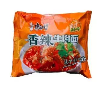 中国游客泰国被警察带走,入境泰国的中国游客