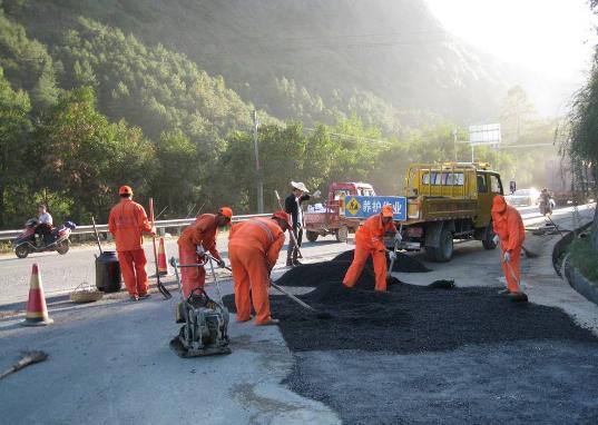 公路养护员好吗,公路养护工人的收入低吗