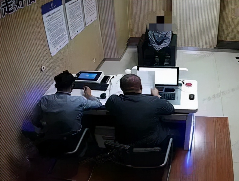 姑娘在男友怂恿下抽“*子烟电**”越抽越上头，真相是……