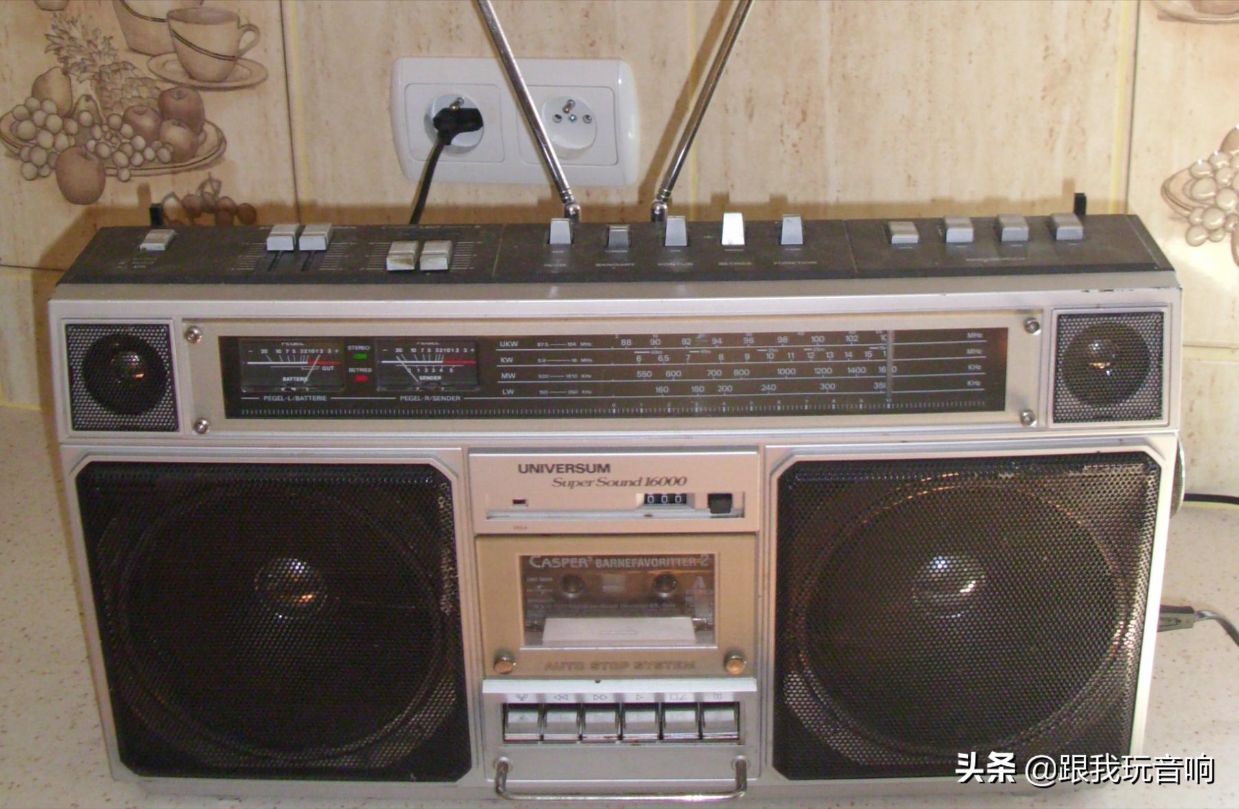 这是一款德国进口UniversumCTR2605便携式音响收音机录音机