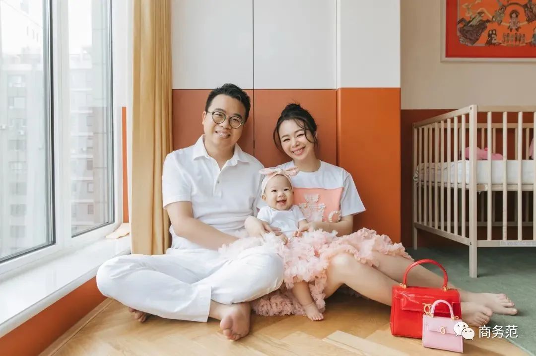 英国女王拿过的包包,英国伊丽莎白女王二世包包