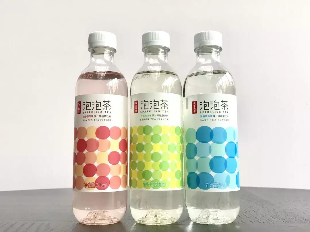 这20+款新饮品，我们喝出了打屁虫、清新剂、中药丸的味儿……