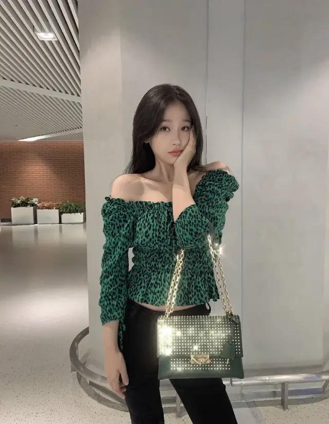 轻奢包包几千块,性价比高的轻奢包包