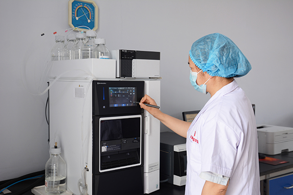 “古法炮制”是安国医院制剂中心雷打不动的坚守