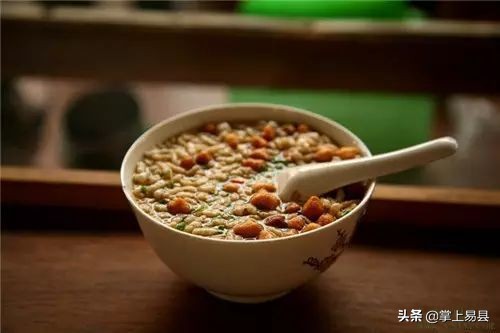 广西桂林阳朔西街小吃天下第一饼,阳朔西街有名小吃